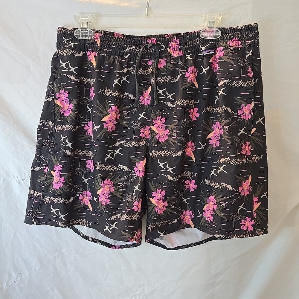 Patagonia Mens Hydropeak Volley Shorts Board Shorts Floral Hawaiian Print Size L